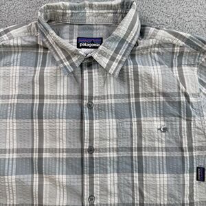 Patagonia Shirt Mens M Grey Plaid Short Sleeve Button Up Polyester Cotton